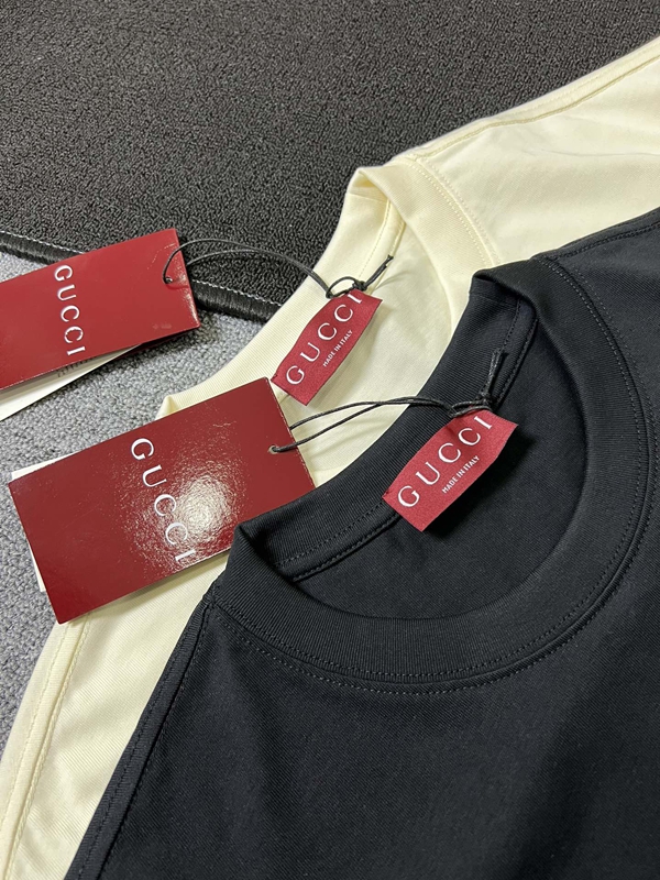 ブランドTシャツ側面デザイン